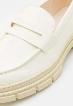 YOURTURN Mocassins - White -Yourturn Soldes Magasin 0f9efad57a7c4f4a92a95083573a0d93 scaled