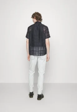 YOURTURN Mesh Shirt - Chemise - Black 8 YOURTURN Mesh Shirt - Chemise - Black -Yourturn Soldes Magasin 1c58a84f03924ff8a6822e8adaee1e56 scaled