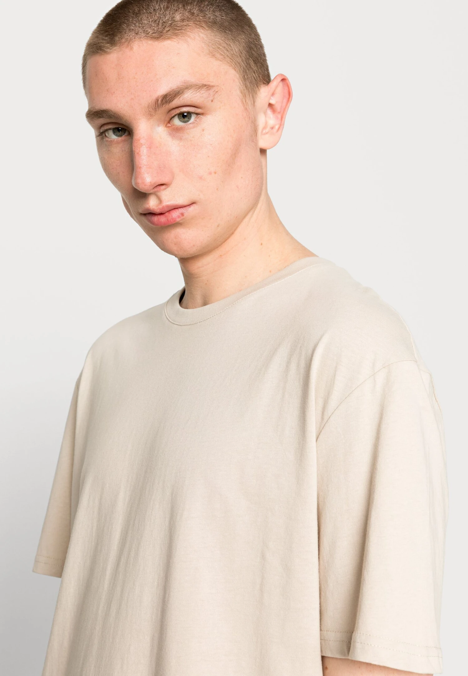 YOURTURN Unisex 5 Pack - T-Shirt Basique - Dark Grey/White/Beige 7 YOURTURN Unisex 5 Pack - T-Shirt Basique - Dark Grey/White/Beige – Image 7