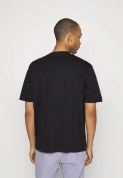 YOURTURN Tee Unisex - T-Shirt Imprimé - Black -Yourturn Soldes Magasin 24d8e17574ac4a9ea8d29bcc18acfeb8 scaled