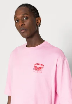 YOURTURN Nostalgia Future Tee Unisex - T-Shirt Imprimé - Pink -Yourturn Soldes Magasin 2c7e9a8267c24ab68707f78a01b1d56e scaled