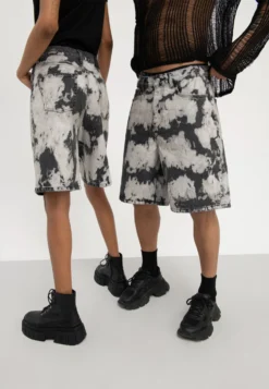 YOURTURN Unisex - Short En Jean - Black Denim -Yourturn Soldes Magasin 2cd9be114197419383c232b9b8d8d95f scaled