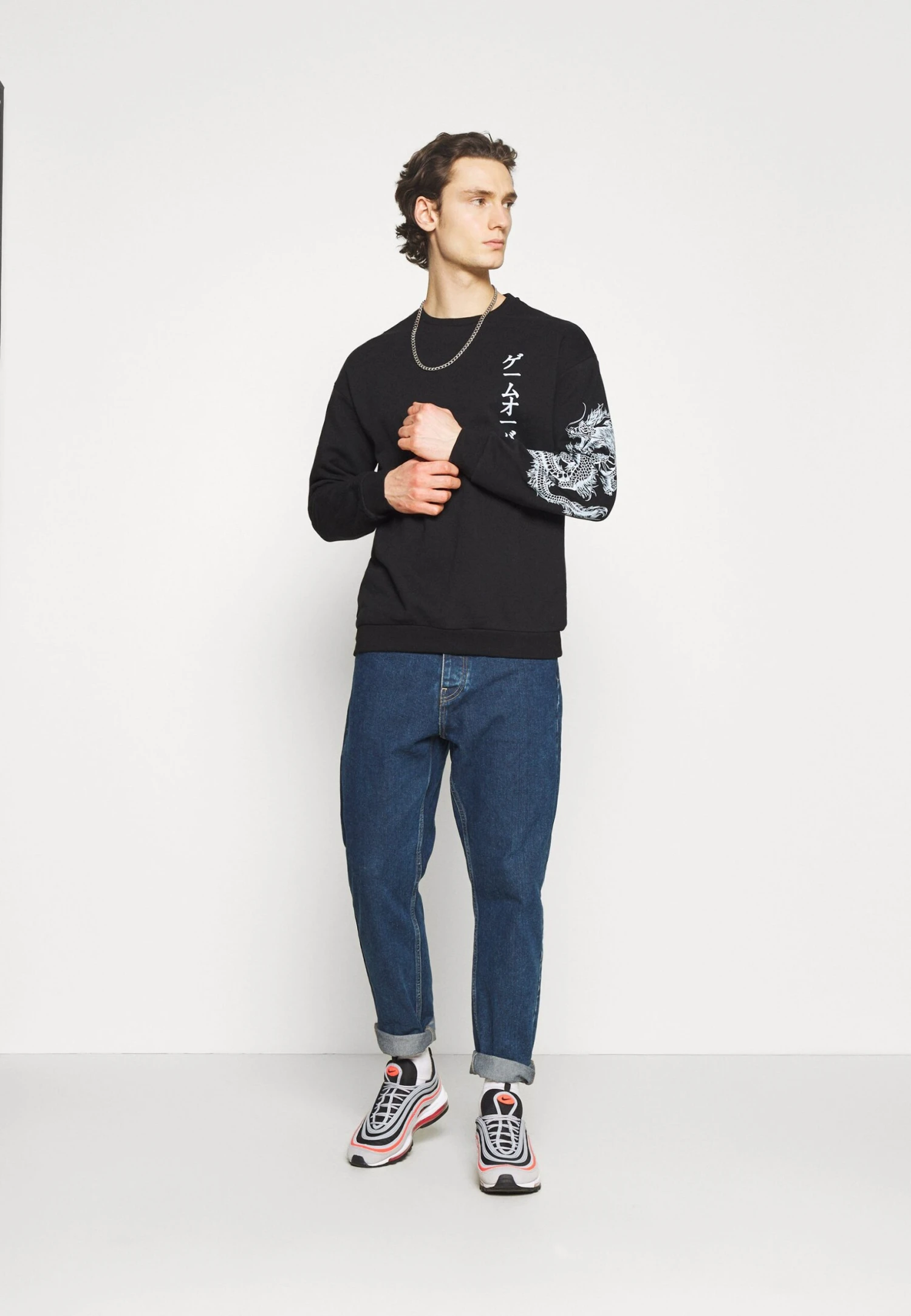 YOURTURN Sweatshirt - Black 2 YOURTURN Sweatshirt - Black – Image 2