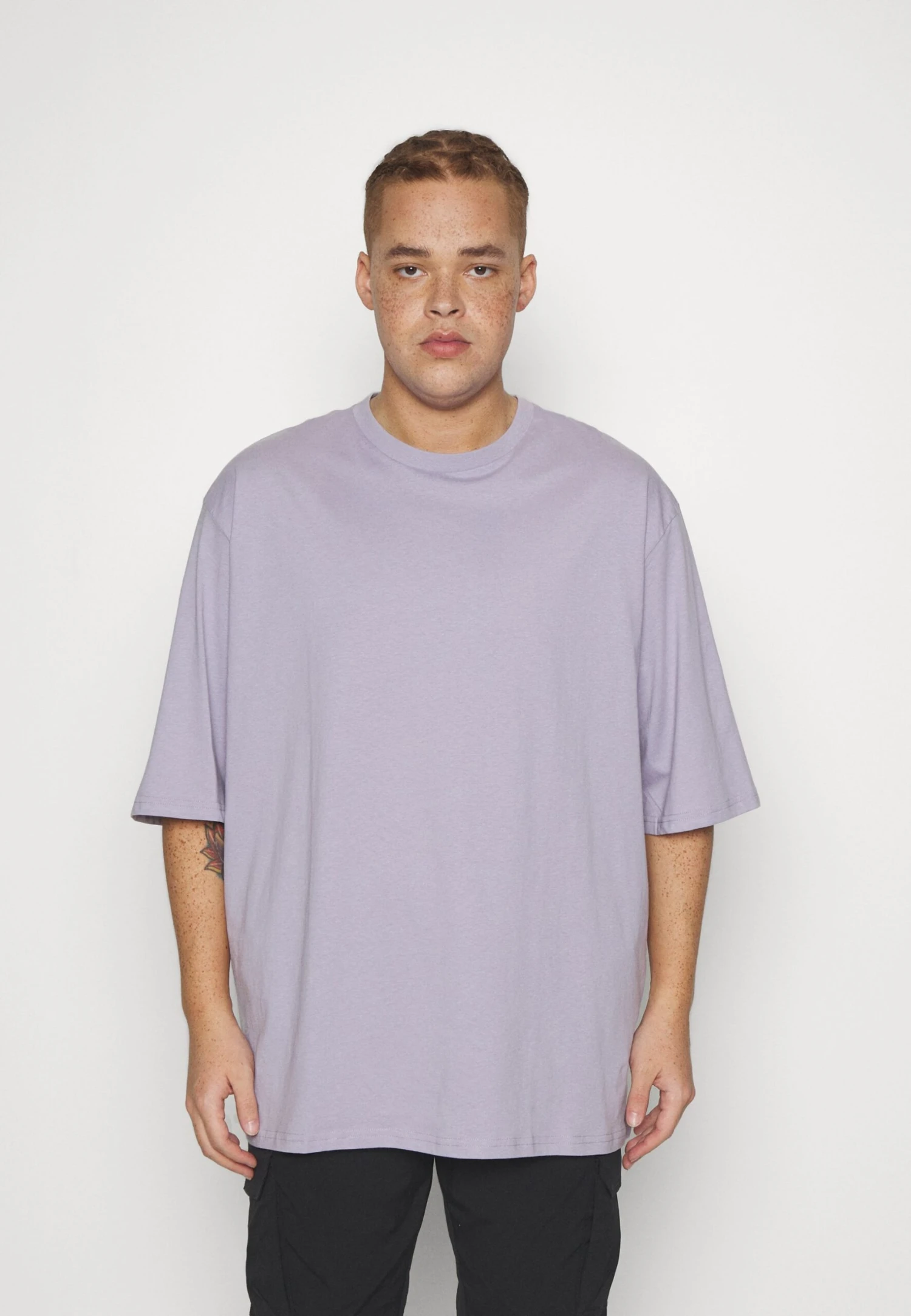 YOURTURN Unisex 3 Pack - T-Shirt Basique - White/Lilac/Black 3 YOURTURN Unisex 3 Pack - T-Shirt Basique - White/Lilac/Black – Image 3