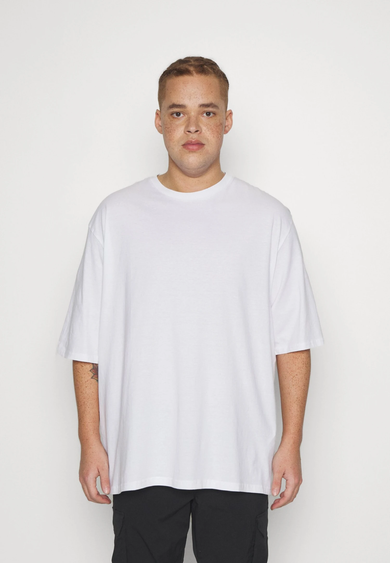 YOURTURN Unisex 3 Pack - T-Shirt Basique - White/Lilac/Black 2 YOURTURN Unisex 3 Pack - T-Shirt Basique - White/Lilac/Black – Image 2