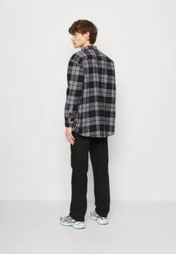 YOURTURN Unisex - Chemisier - White/Black -Yourturn Soldes Magasin 6aba1b129255465dbe34f004d9c8a98e scaled