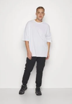 YOURTURN Unisex 3 Pack - T-Shirt Basique - White/Lilac/Black 18 YOURTURN Unisex 3 Pack - T-Shirt Basique - White/Lilac/Black -Yourturn Soldes Magasin 7d9c4d03c4054ce098a931d778e37683 scaled