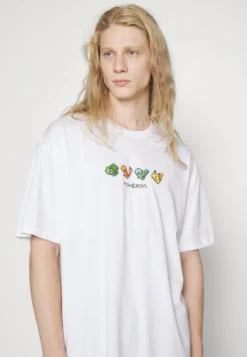 YOURTURN Pokemon Pikachu Unisex - T-Shirt Imprimé - White -Yourturn Soldes Magasin ab2929ad05b04b95995c6f3e148d443d scaled