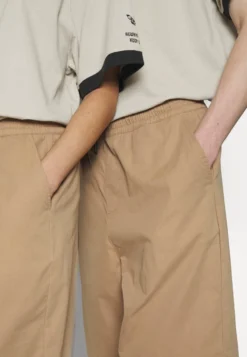 YOURTURN Genderless Parachute - Short - Brown -Yourturn Soldes Magasin ad5b933259074bd2b8a2edc947805f80 scaled