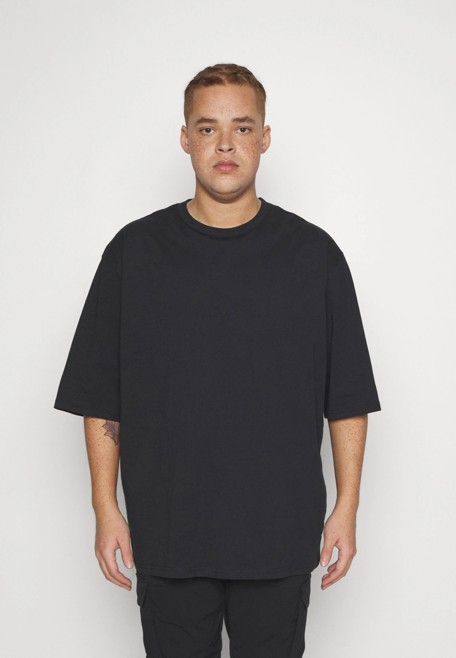 YOURTURN Unisex 3 Pack - T-Shirt Basique - White/Lilac/Black 4 YOURTURN Unisex 3 Pack - T-Shirt Basique - White/Lilac/Black – Image 4