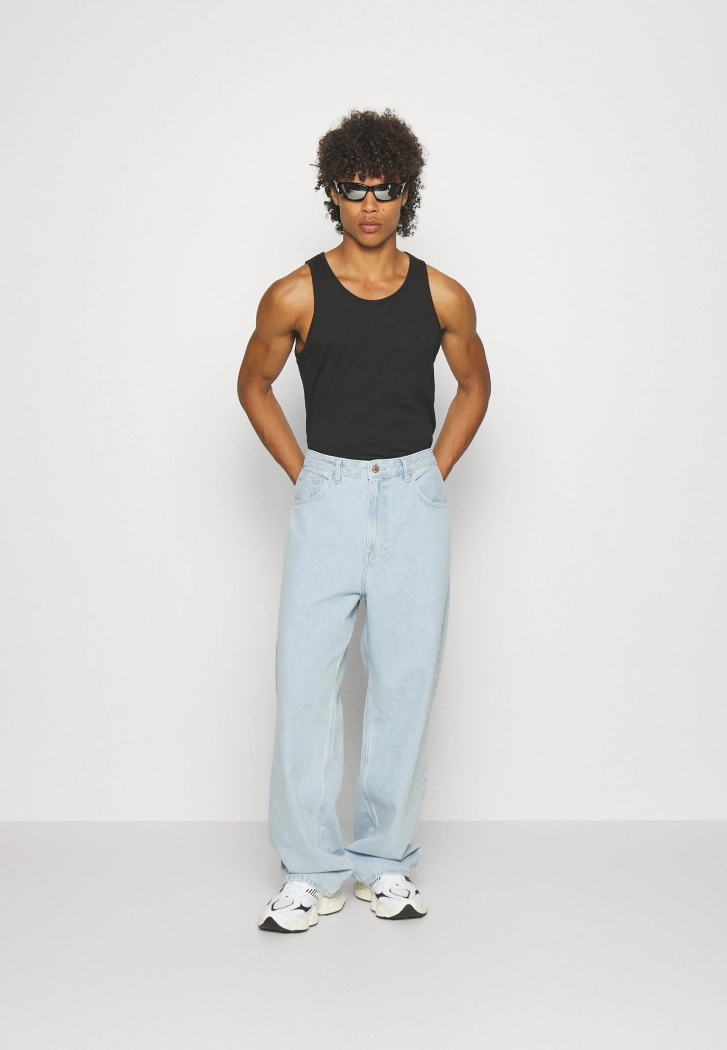 YOURTURN Baggy Jeans Unisex - Jean Boyfriend - Light Blue Denim 2 YOURTURN Baggy Jeans Unisex - Jean Boyfriend - Light Blue Denim – Image 2