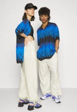 YOURTURN Genderless Parachute Unisex - Pantalon Classique - White -Yourturn Soldes Magasin f47a0e1ecff04f00b66902953e5c6730 scaled