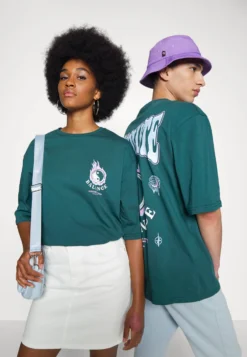 YOURTURN Unisex - T-Shirt Imprimé - Dark Green -Yourturn Soldes Magasin fe5ef4cb5395447e83c346caef2d848b scaled